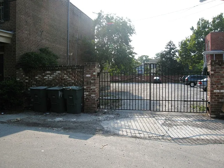 113 W Gaston St — Photo 23