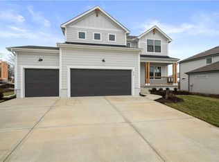 512 SE Carter Rd, Lees Summit, MO 64082