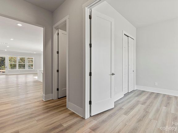 4th image of 8008 Brookbank Dr #36
