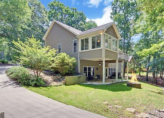 3rd image of 94 Westwood Cir