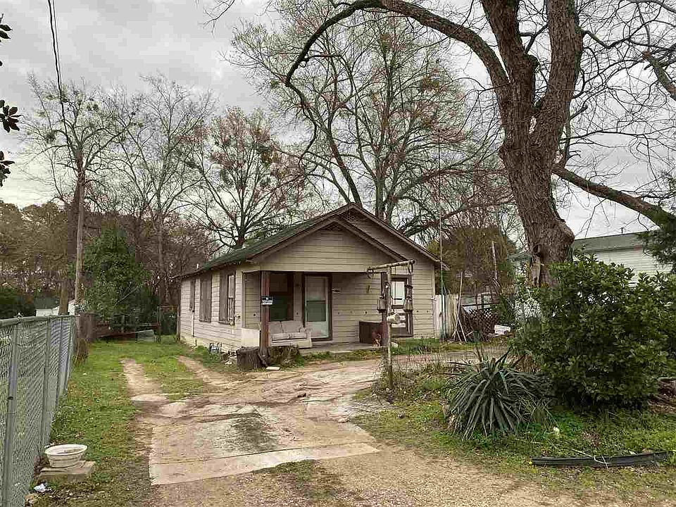 2nd image of 516 Texas St
