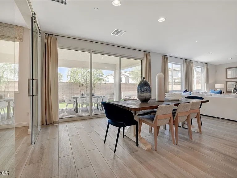 1075 N Water St — Photo 24