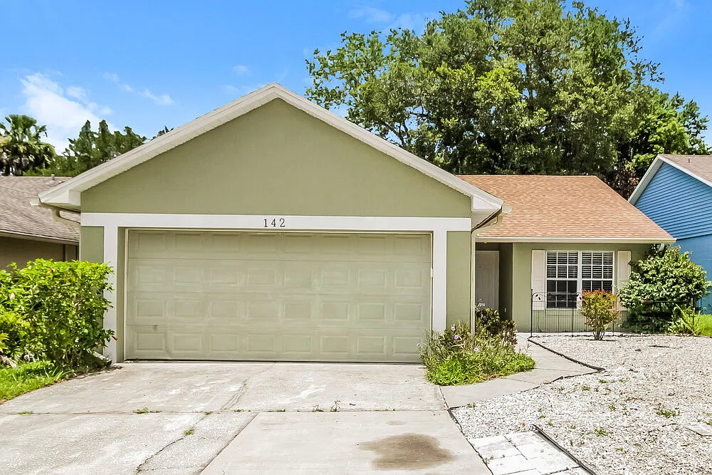 3 bed, 2.0 bath, 1114 sqft, $2,230 — Photo 1