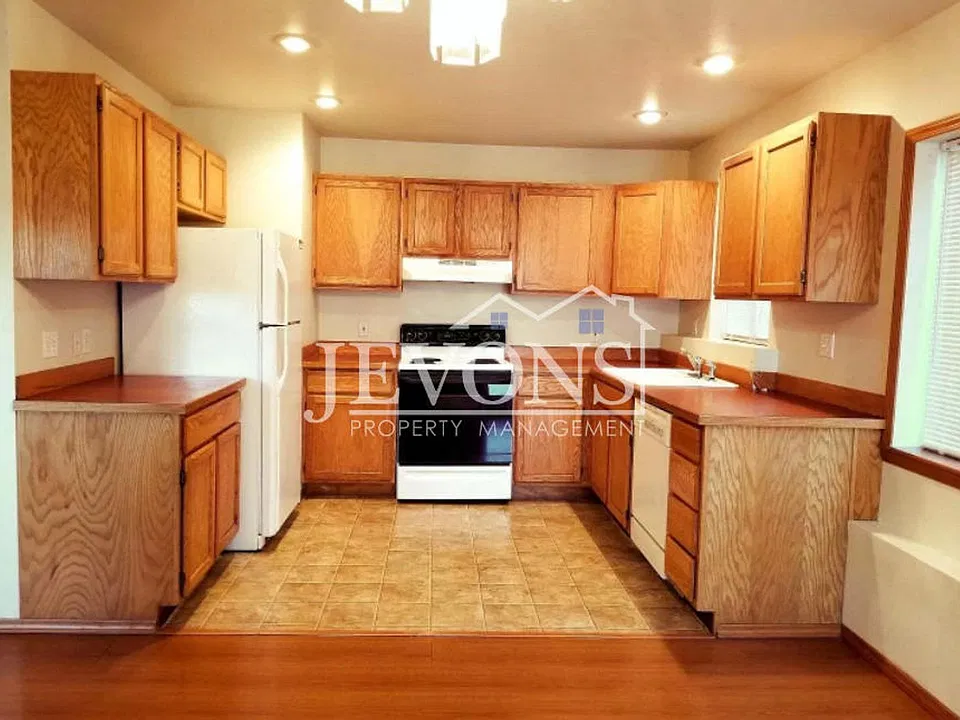 10709 Roseberg Ave S Seattle, WA 98168