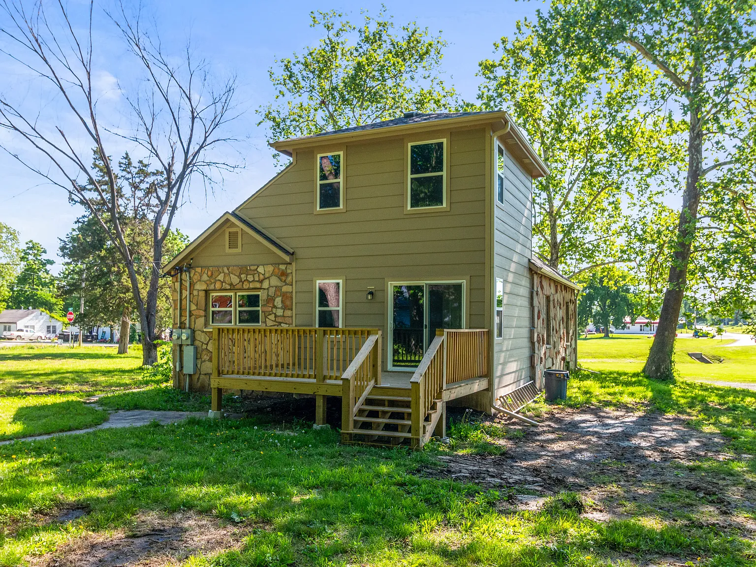 3 bed, 1400 sqft, $1,650 — Photo 4