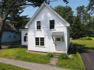 42 Hillside Rd, Orono, ME 04473