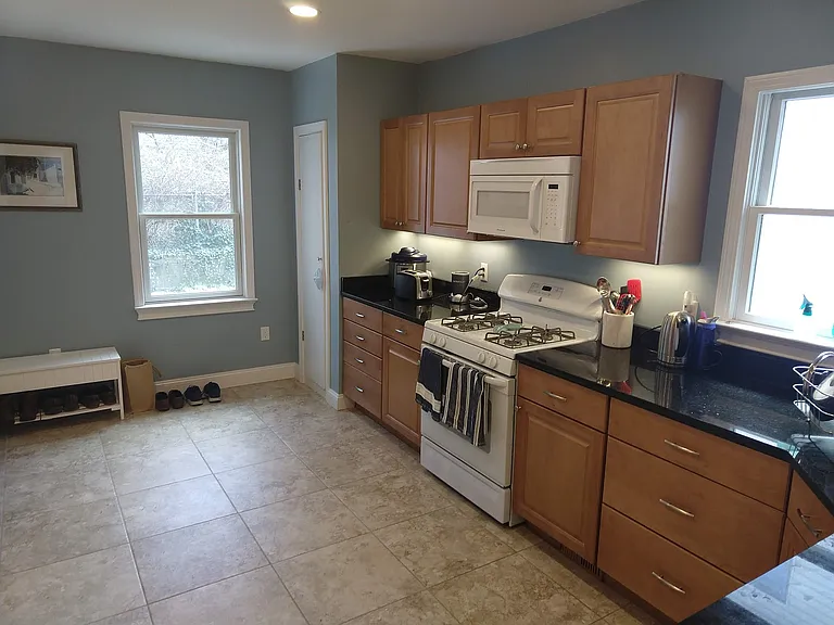71 Simpson Ave #1 — Photo 2