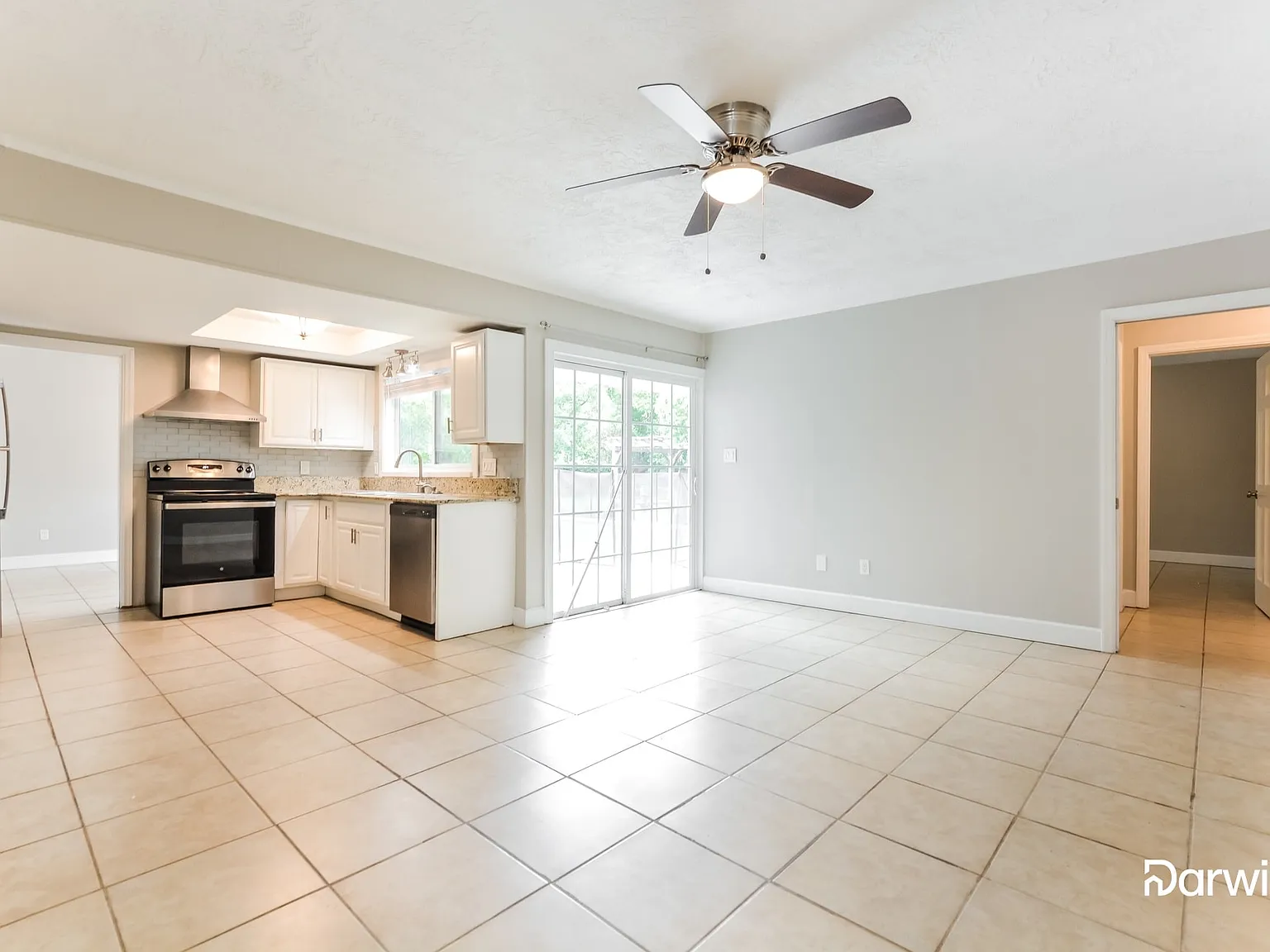 4 bed, 2.0 bath, 1759 sqft, $2,265 — Photo 4