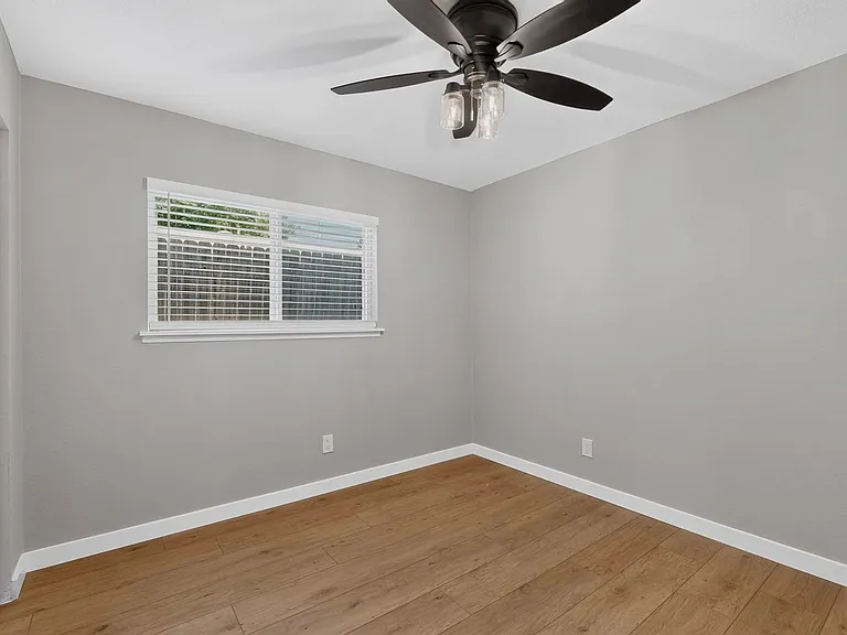 1004 Cross Bend Rd — Photo 32