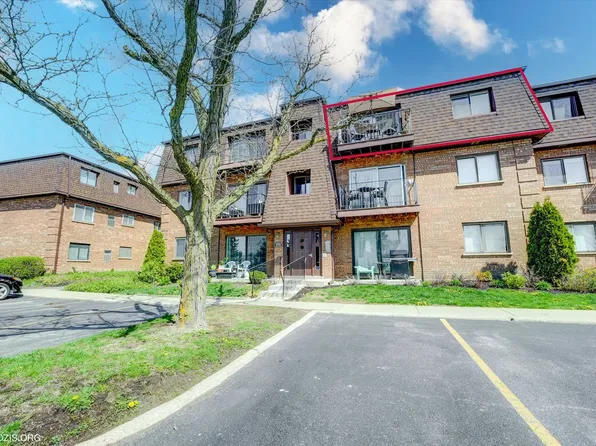 610 Cobblestone Cir APT F, Glenview, IL 60025