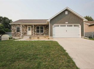 2754 W 66th St, Davenport, IA 52806