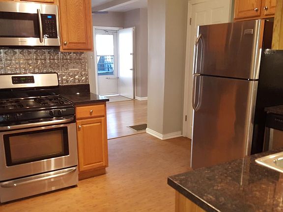 2nd image of 2124 N Winchester Ave APT 1R