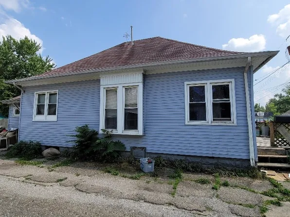 911 C St, Charleston, IL 61920