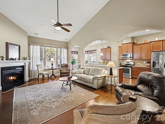 5th image of 1008 Hercules Dr