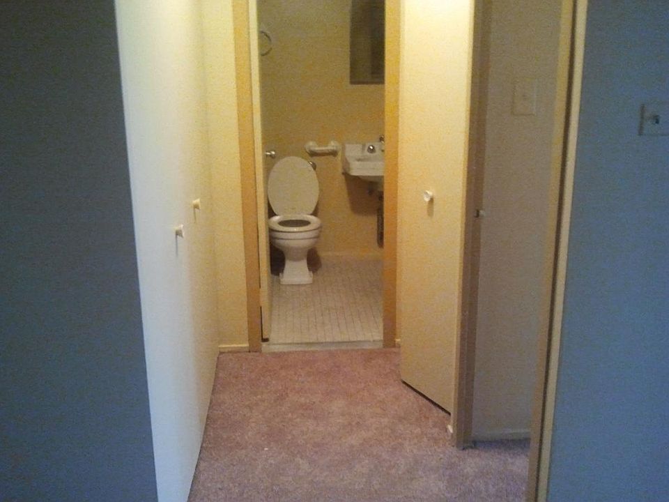 2nd image of 1401 E 55th St APT 401N