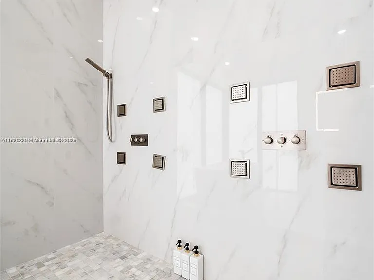 550 NW 42nd St — Photo 23