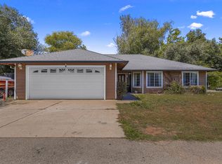 1238 Mistletoe Ln, Redding, CA 96002