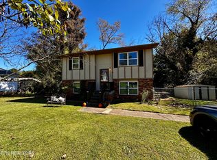 2110 Sunny Ln, Knoxville, TN 37912