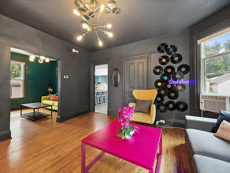 819 24th Ave NE #1 — Photo 2