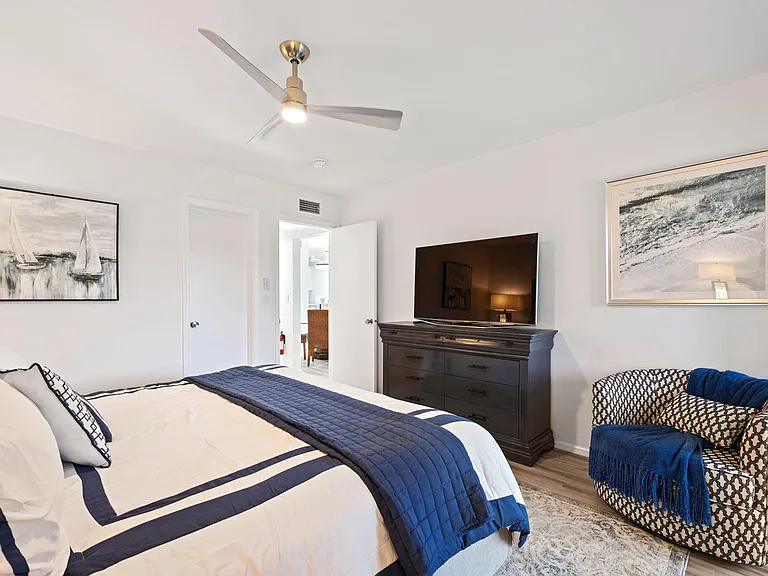 755 Saturn St #F201 — Photo 10