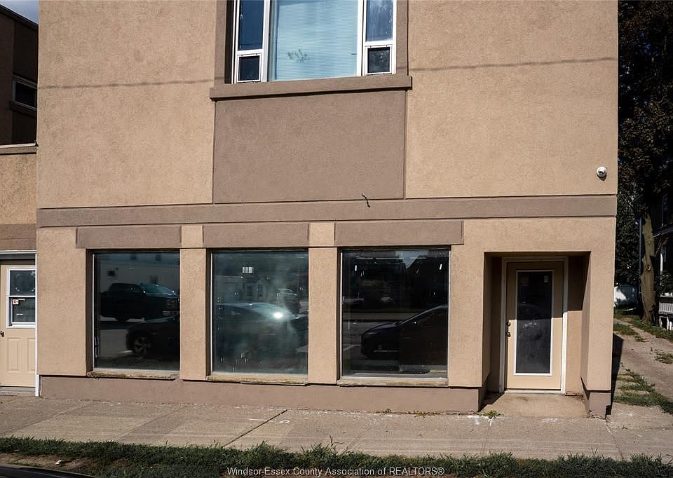 1st image of 131 Talbot St N