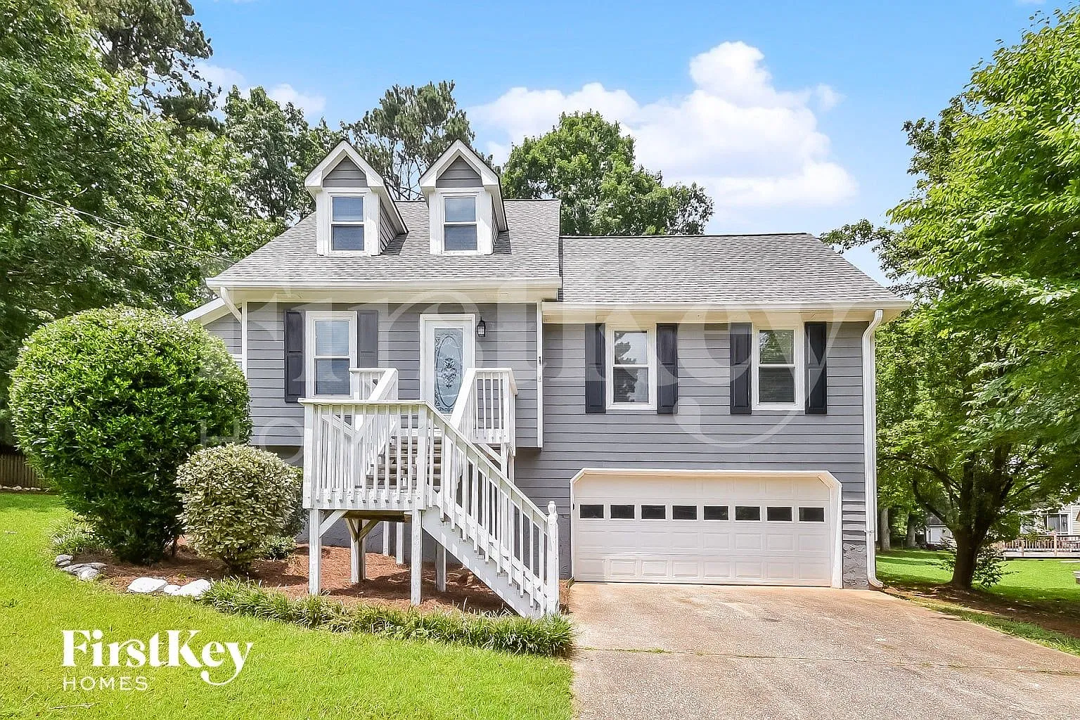 3 bed, 2.0 bath, 1832 sqft, $2,400 — Photo 1