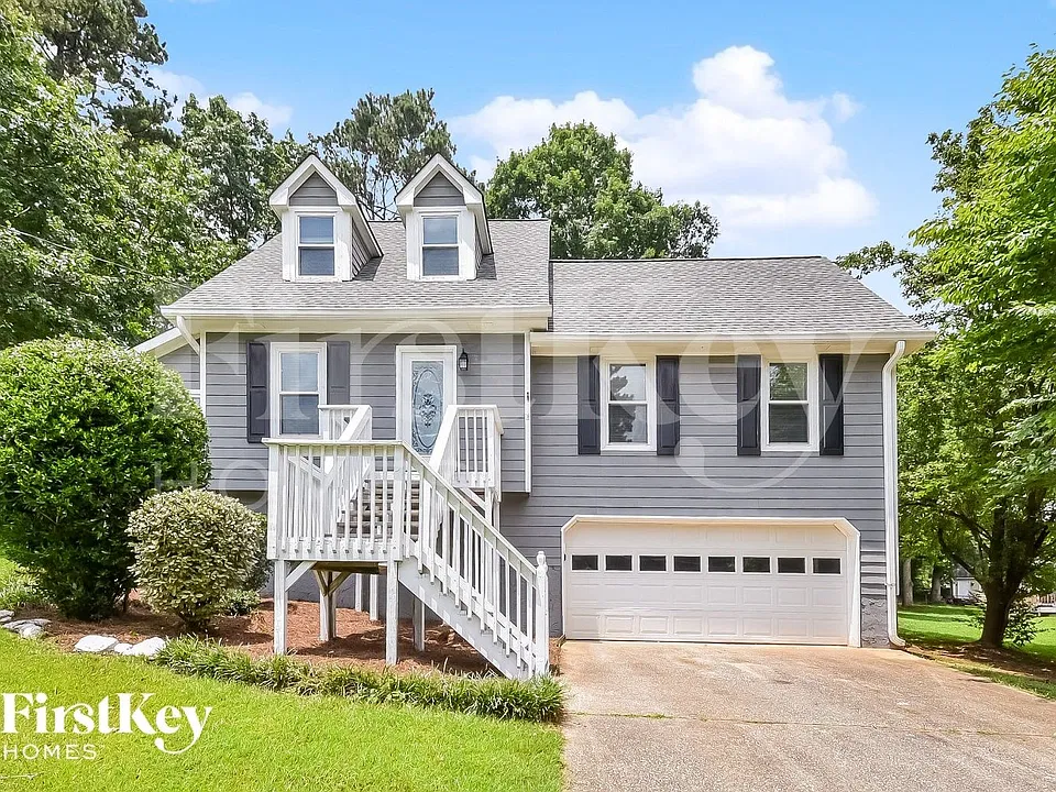 3141 N Woods Trl
