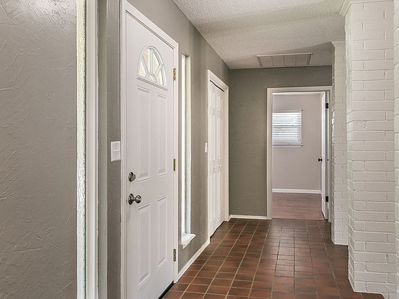 4th image of 2 Greenwood Ln