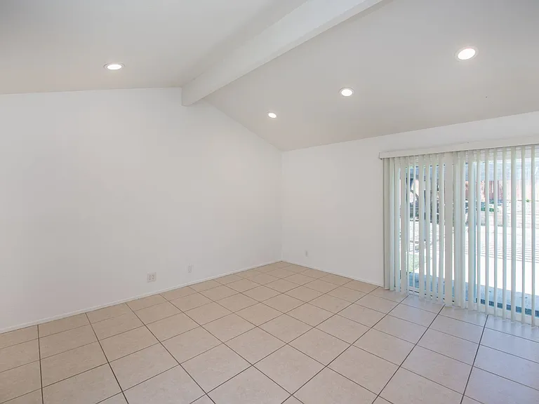 4395 Avenida De Las Flores — Photo 27