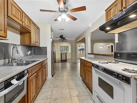 3rd image of 6911 Moonmont Dr