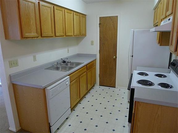 3rd image of 9900 Brasher Dr #B