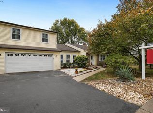 1605 Permit Ct, Herndon, VA 20170