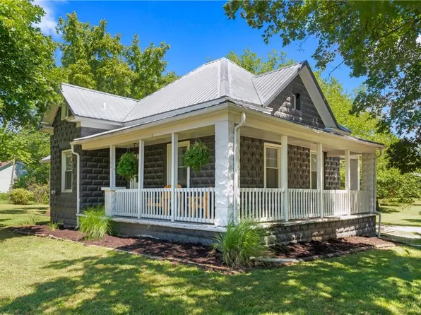 423 S 1st St, Drexel, MO 64742