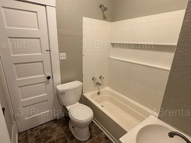 1405 S Main St — Photo 13