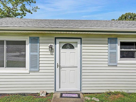 3rd image of 997 Oak Forest Ct