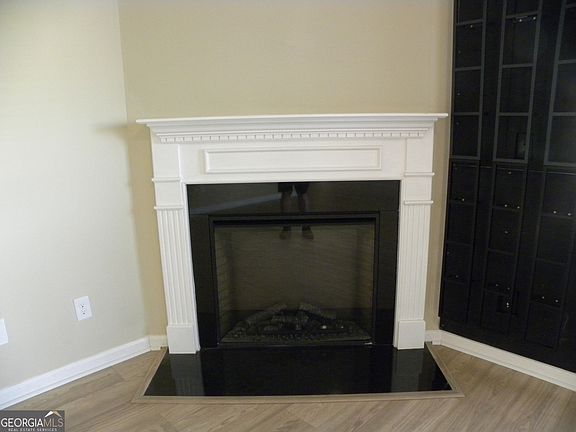 3rd image of 2466 Foxy Dr