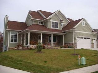 1227 Lake Ridge Dr, Cedar Falls, IA 50613