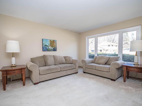 5th image of 804 W Montclaire Ave