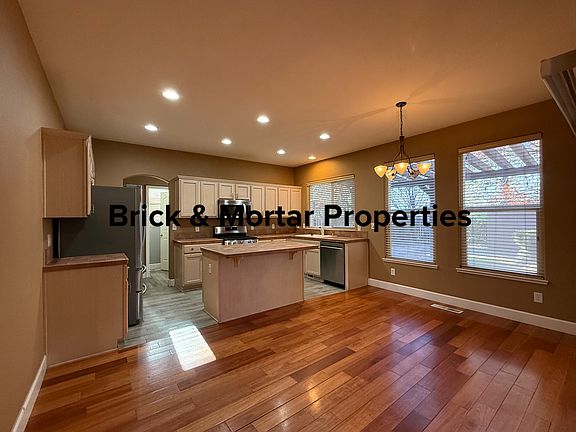 5th image of 2828 Oxbow Dr