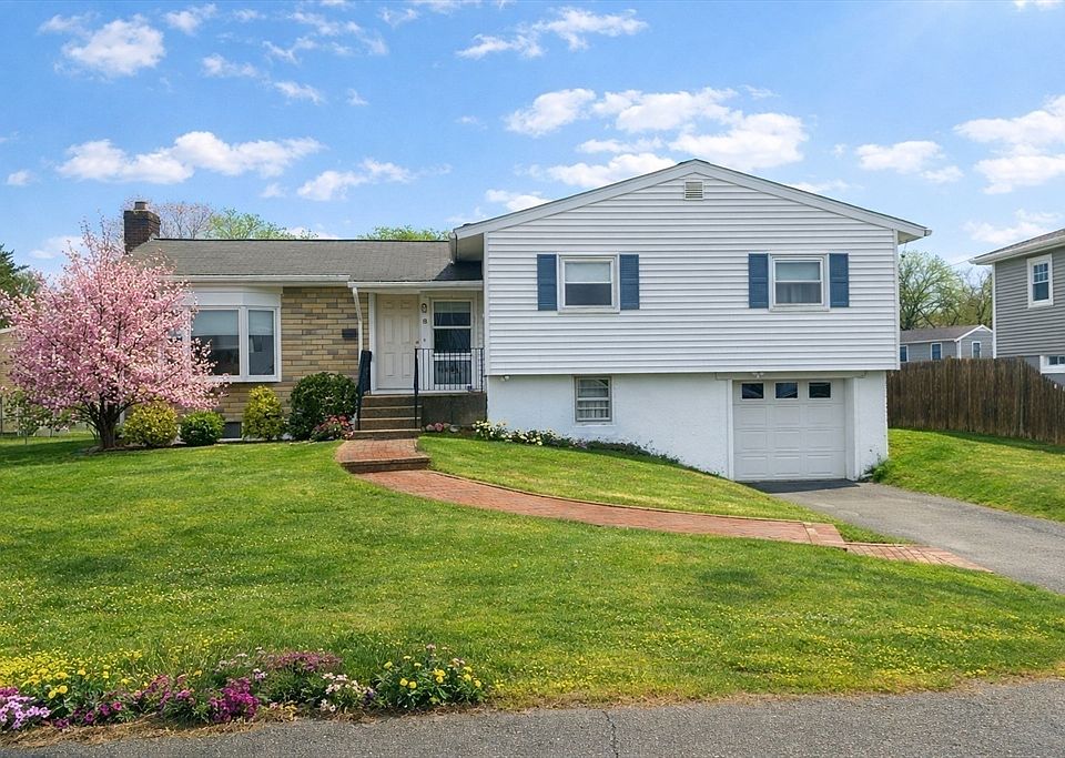 1st image of 8 Walnut Knl