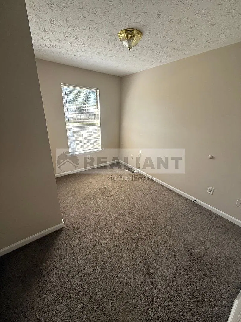 3 bed, 2.0 bath, $1,395 — Photo 4
