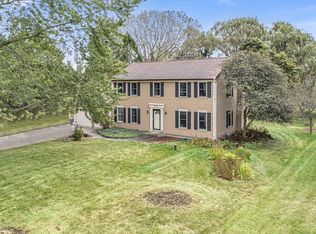 1423 W River Forest Dr, Mequon, WI 53092
