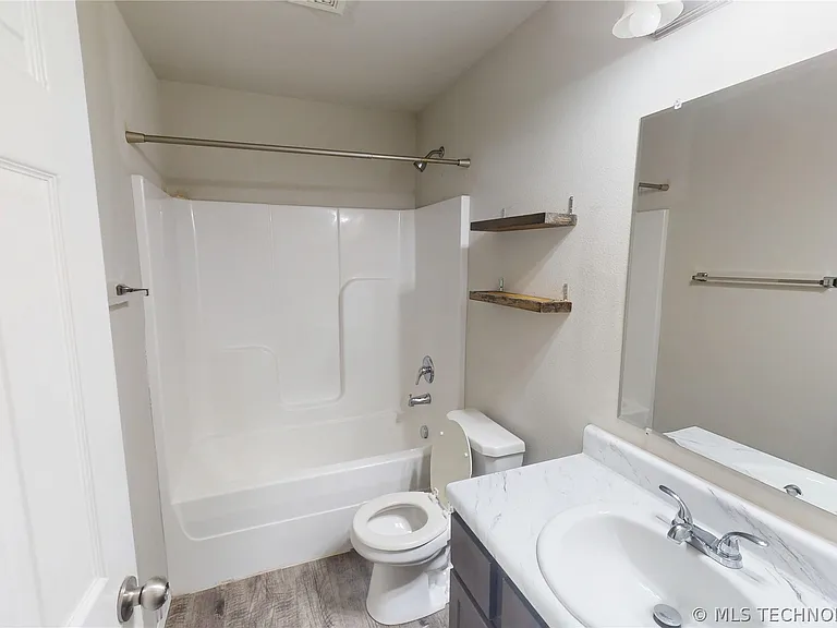 1240 E Richmond St — Photo 18