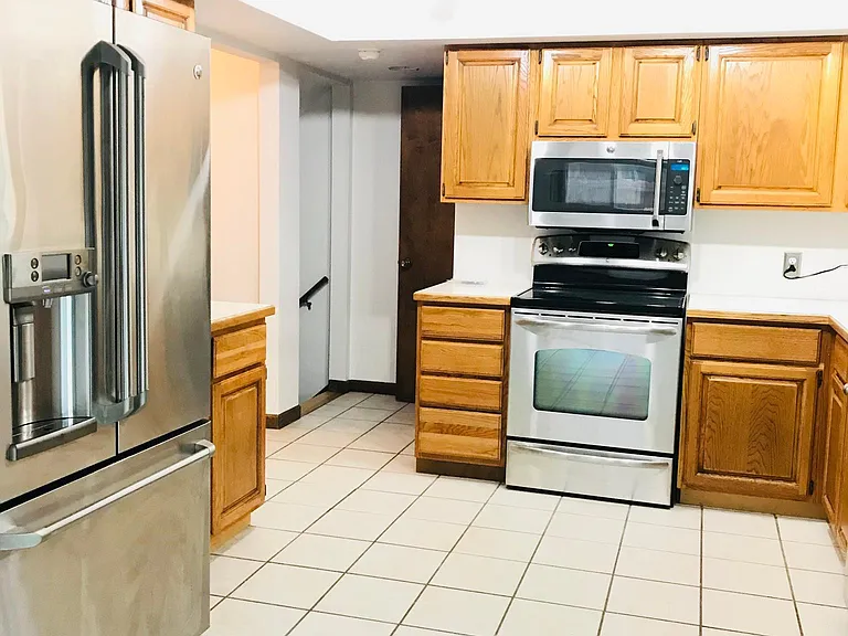 660 W Chester St — Photo 6