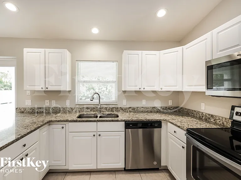 11104 Corrigan Ave — Photo 10