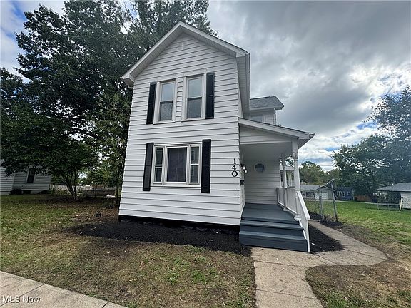 4th image of 140 Corwin Ave