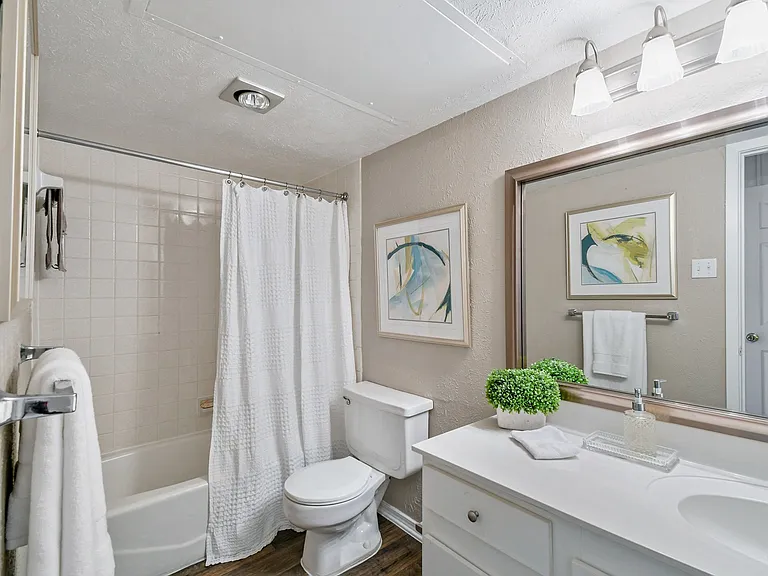 Davenport Apartments — Photo 6