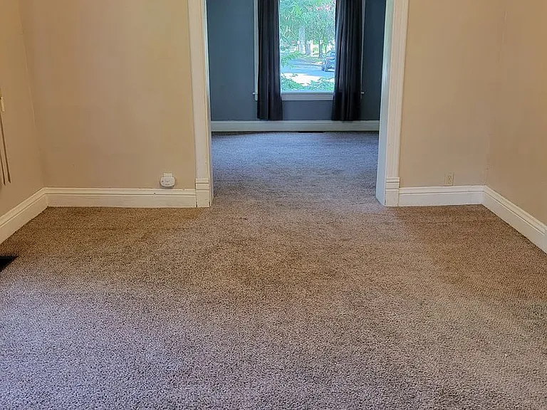512 E Maple St — Photo 12