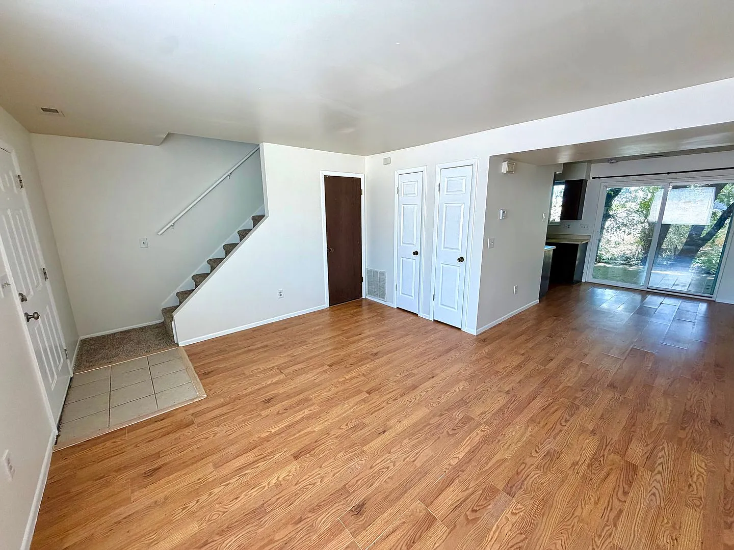 7592-7594 Husky Duplex — Photo 4