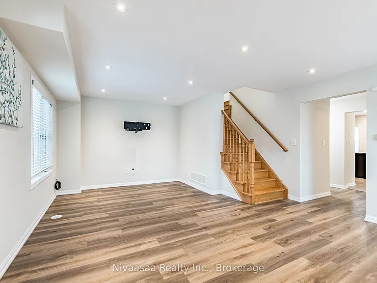 18 Betterton Cres — Photo 15